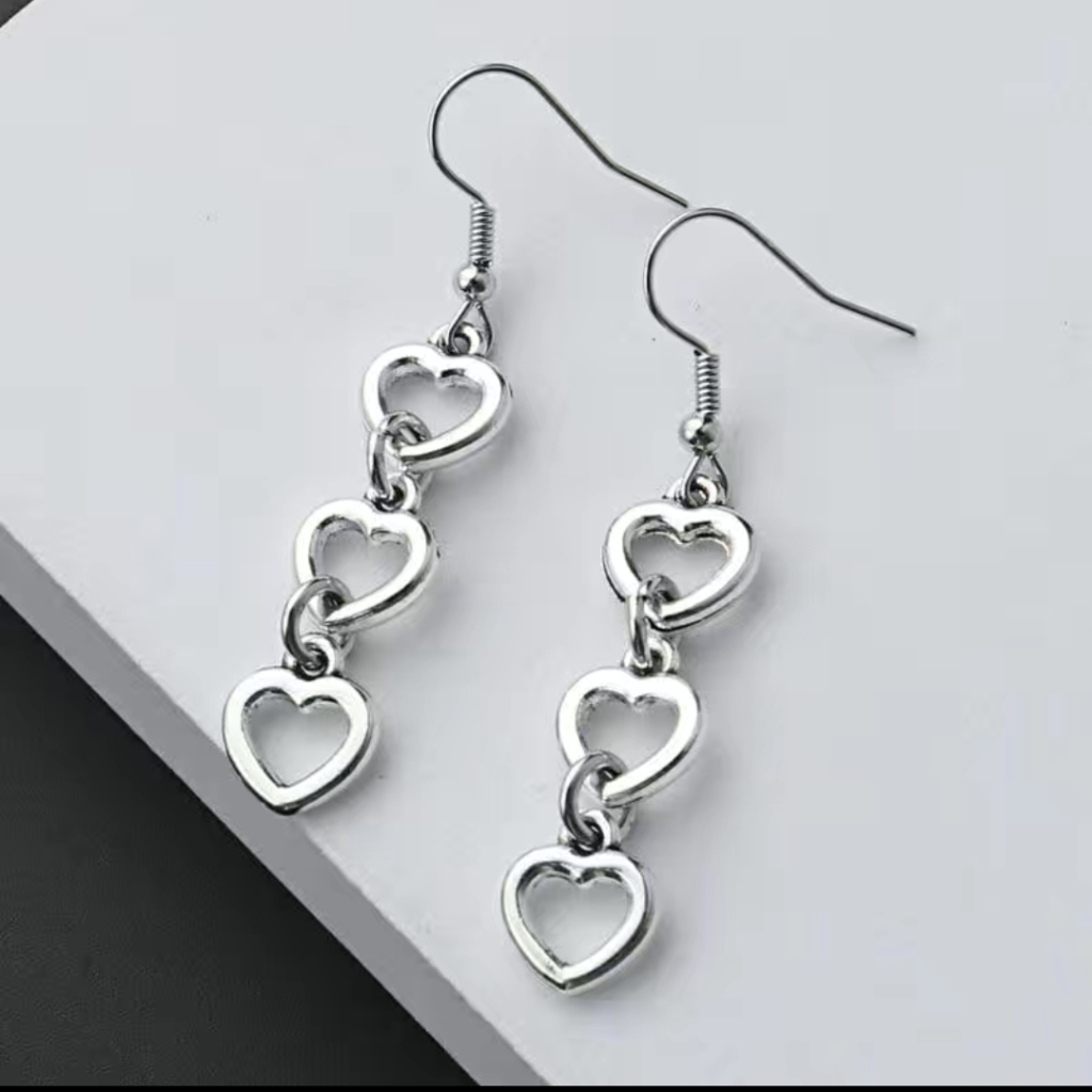 Nwt Hollow Heart-Shaped Charm Drop Earrings